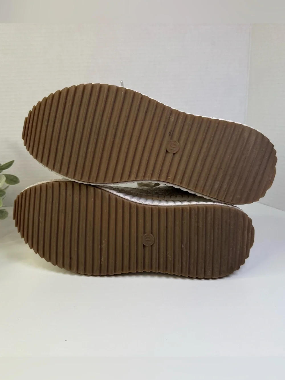 Universal Thread platform sneakers